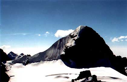 Pequena Alpamayo (5370m escalade sur l'arête)