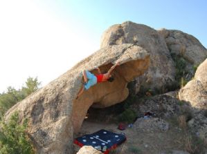 Muriel Sarkany climbing in Bafa Gölü